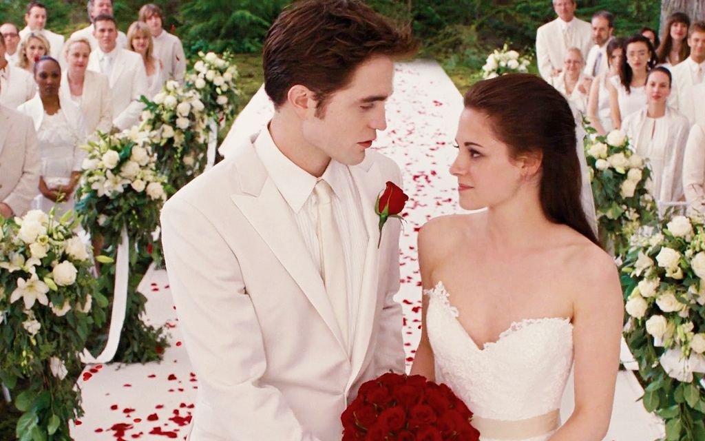 Bella’s Wedding Dress in Breaking Dawn: Design Details and Legacy